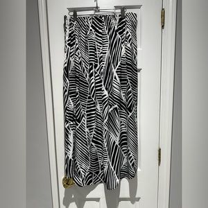 Loft Navy and white print skirt.